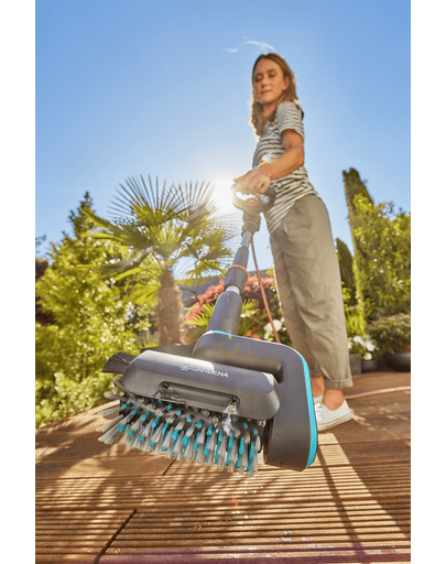 GARDENA Akkumulátoros vezeték nélküli teraszkefe AquaBrush Patio 03/18V P4A