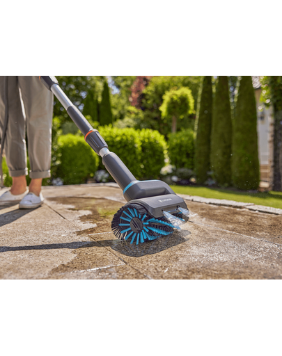 GARDENA Akkumulátoros vezeték nélküli teraszkefe AquaBrush Universal 04/18V P4A
